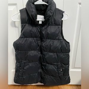 Old Navy Women’s Black Puffer Vest size M